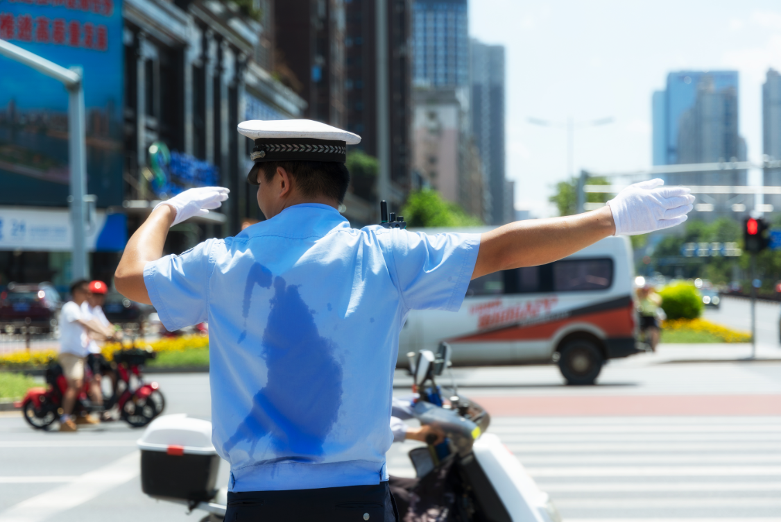 长沙县人民政府网报道：高温下的坚守 唯康医院慰问高温下坚守一线的真“汗”子